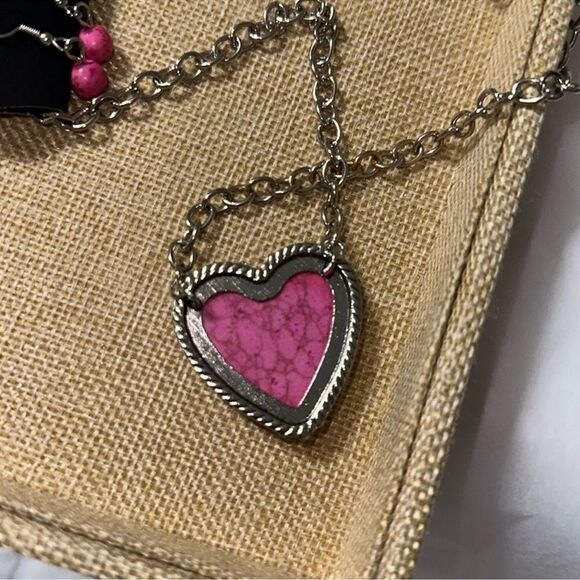 Paparazzi Pink Silver Tone Marble Heart Chain Necklace and Earrings Set - Picture 5 of 6